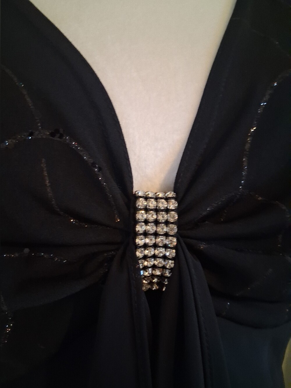 dressbarn Black Sleeveless V-Neck Top with Rhinestone Accent Sz16 Y2k Fairy - Picture 3 of 12